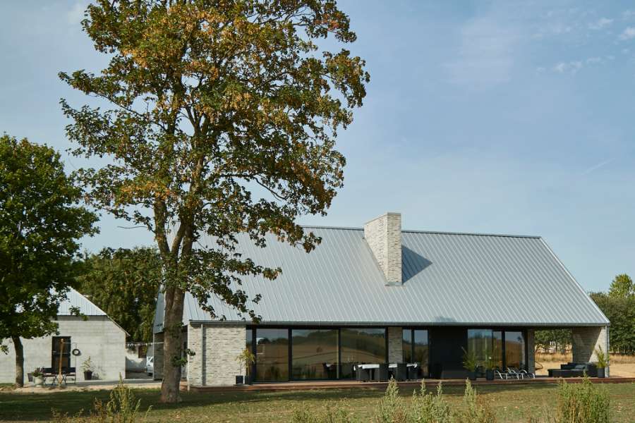 Nyt arkitekttegnet stuehus med frit udsyn til de åbne marker, Tostrupvej 131, Nibe